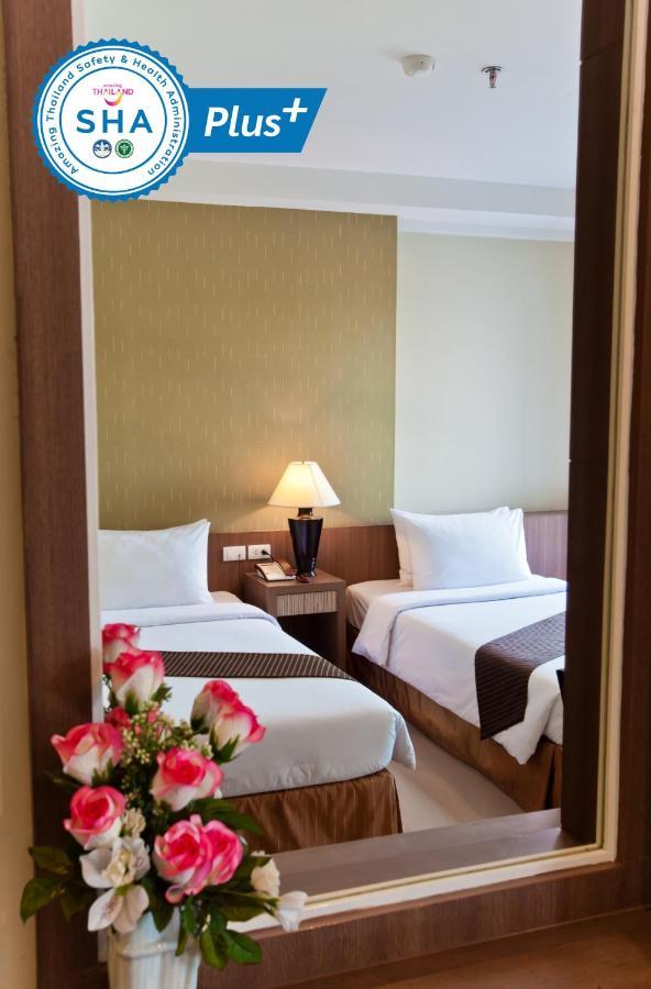 The Platinum Suite Bangkok Exterior foto