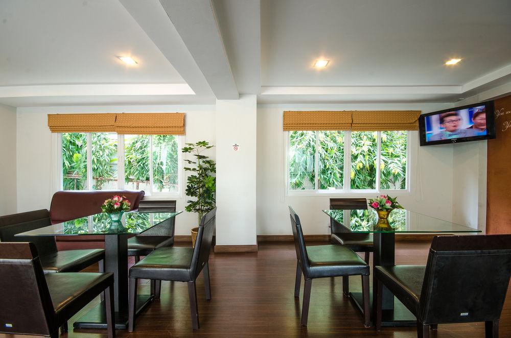 The Platinum Suite Bangkok Exterior foto