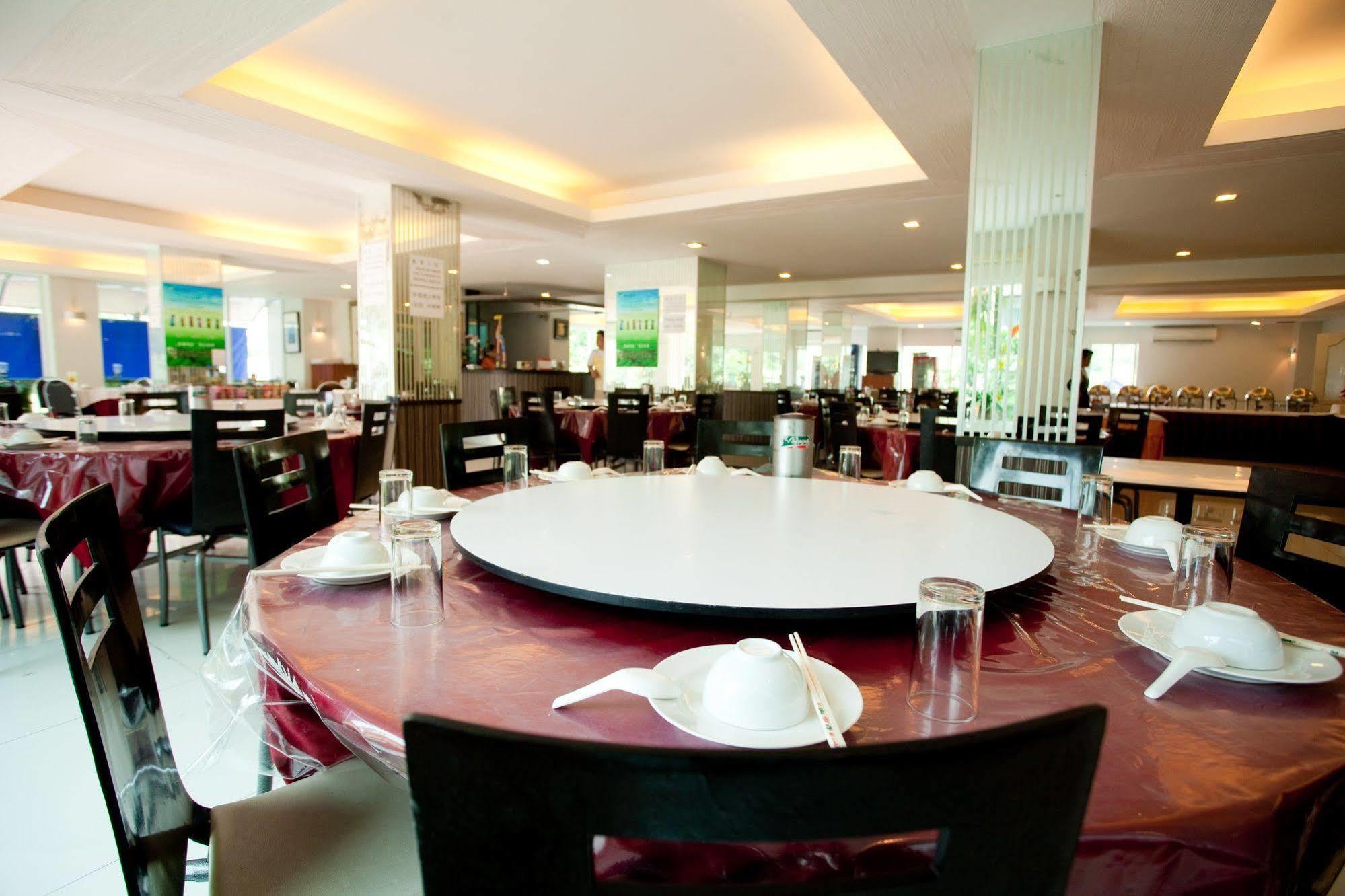 The Platinum Suite Bangkok Exterior foto